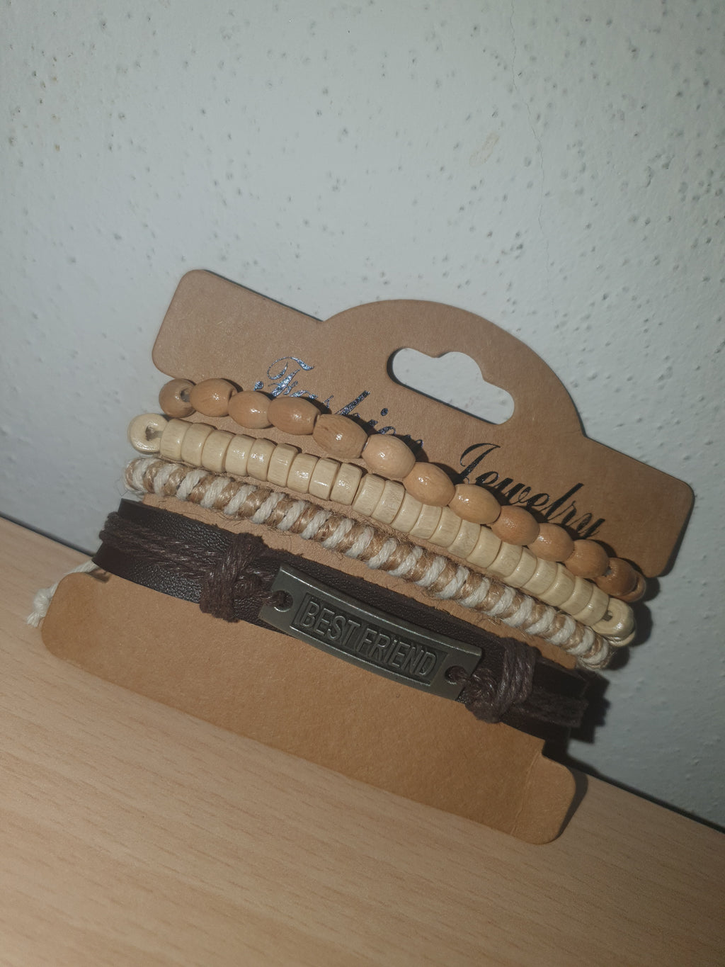 Set da 4 Bracciali Beige Naturali con Scritta "Best Friend"