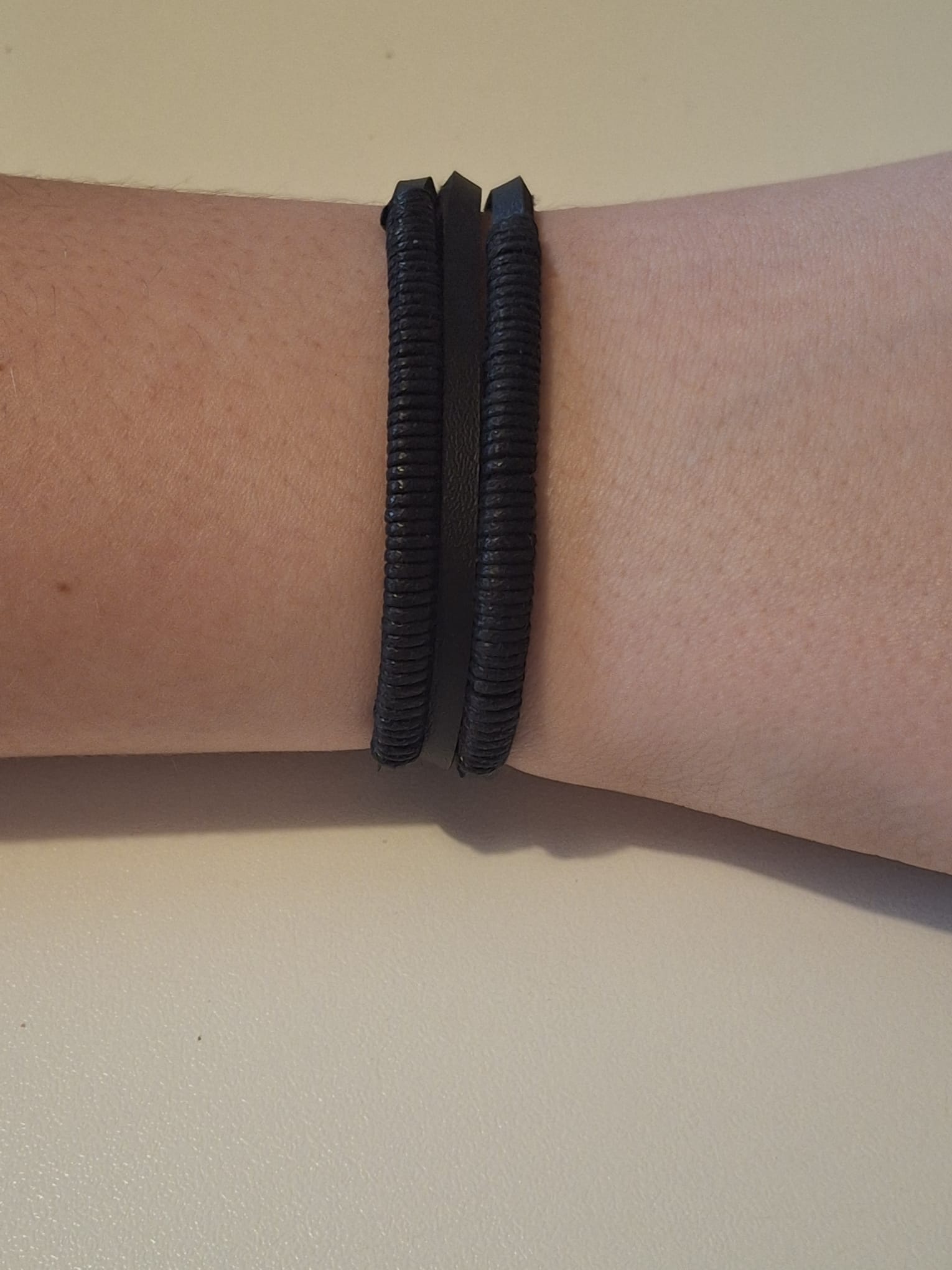 Set da 4 Bracciali Neri in Pelle con Fiocco e Perle